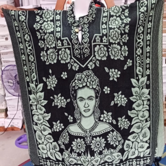 Woman wool and cotton coats - Picture 12 of 16